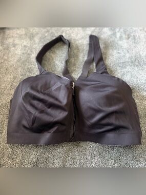 Victoria Sport Front-Zip Support Bra in Black